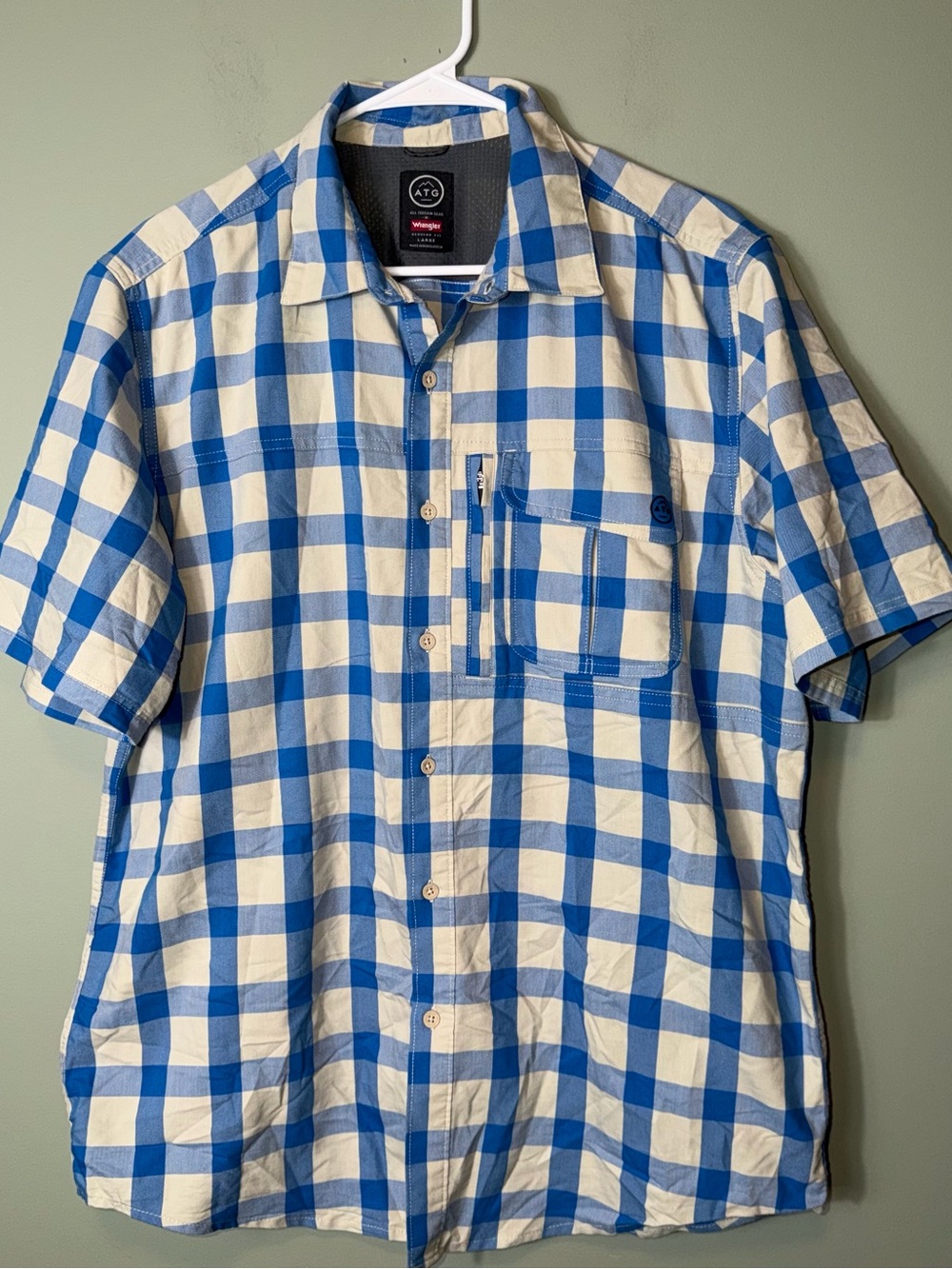 Wrangler ATH Men’s Blue and‎ White Plaid Short-Sleeve Button-Down Shirt Large